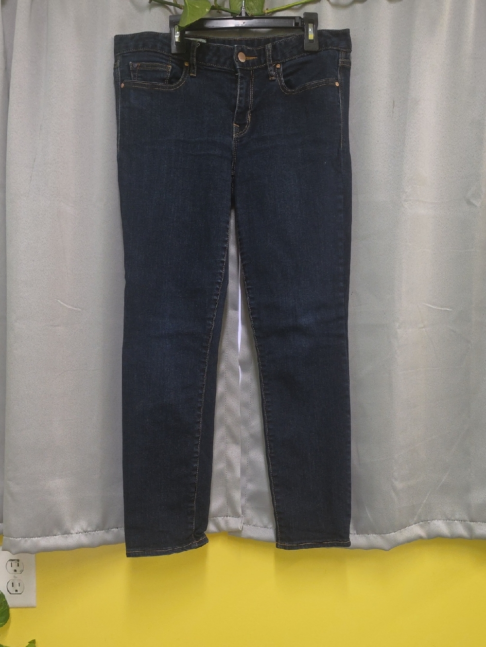 Gap Women's Skinny Stretch Jeans in Dark Blue